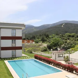 Otel Lılyum, Uncuboz